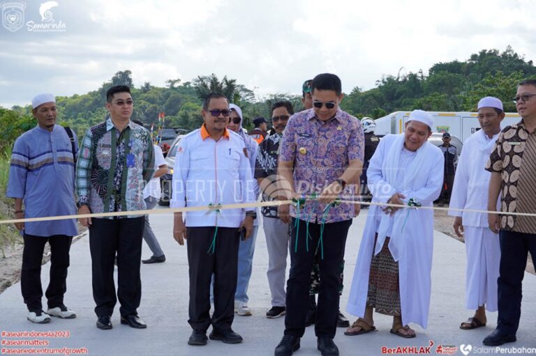 andi-harun-resmikan-jalan-yang-menghubungkan-merdeka-dan-sambutan