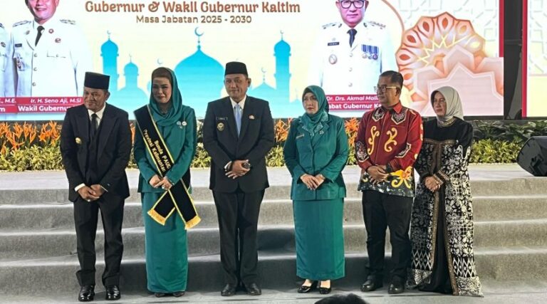 pemprov-kaltim-gelar-pisah-sambut-penjabat-gubernur-kaltim-dengan-gubernur-dan-wakil-gubernur-kaltim-jenkaltimtodayco-67caf736db52e