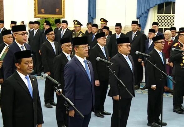 Presiden-Prabowo-Subianto-melantik-sejumlah-pejabat-dalam-perombakan-kabinet-dan-jabatan-pemerintahan-di-Istana-Negara-Jakarta-Kamis-01-10-2026.BPMI-Setpres